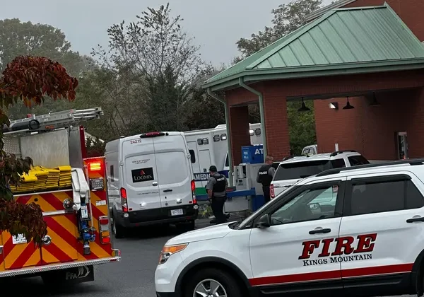 Emergency responders at a call where a Loomis van was robbed in Kings Mountain NC.